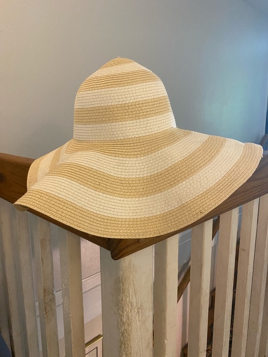 a new day Accessories - a new day Wide Brim Straw Hat in Tan and Cream